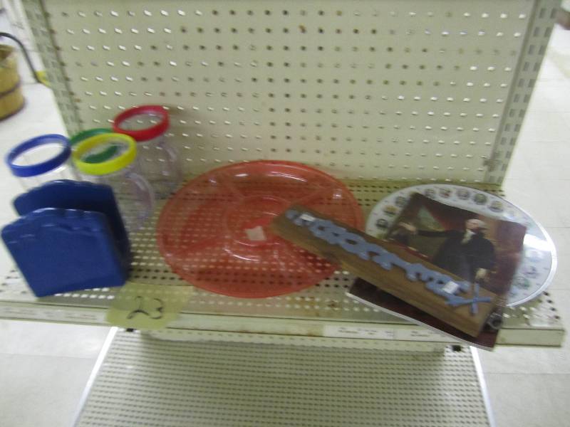 lot 23 image: Lot of kitchen ware...
