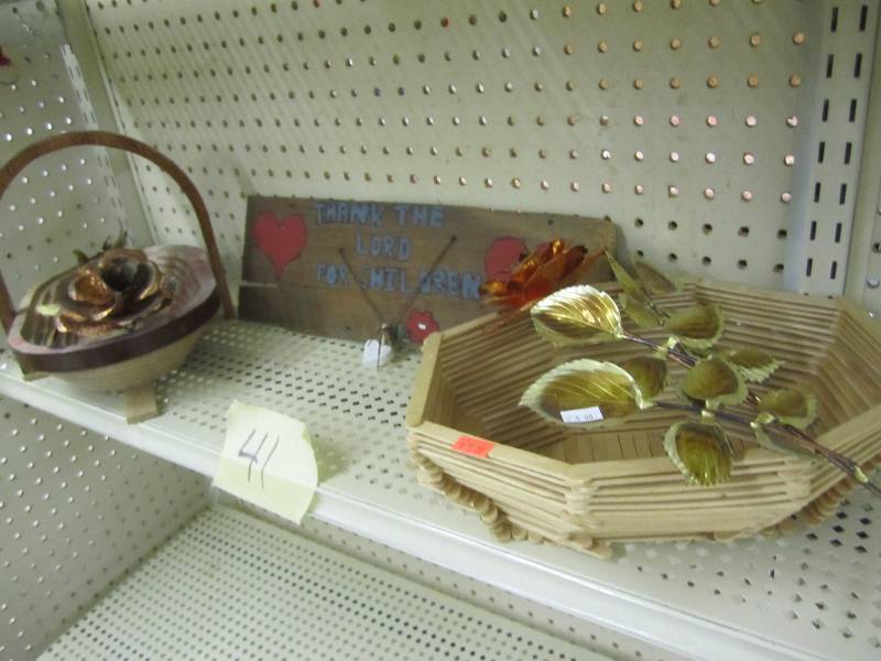 lot 41 image: Lot of household dcor...