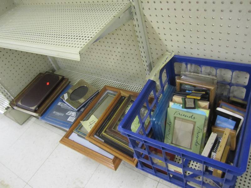 lot 42 image: Lot of picture frames...