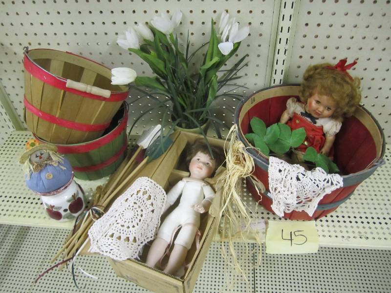 lot 45 image: Dolls, baskets, more...