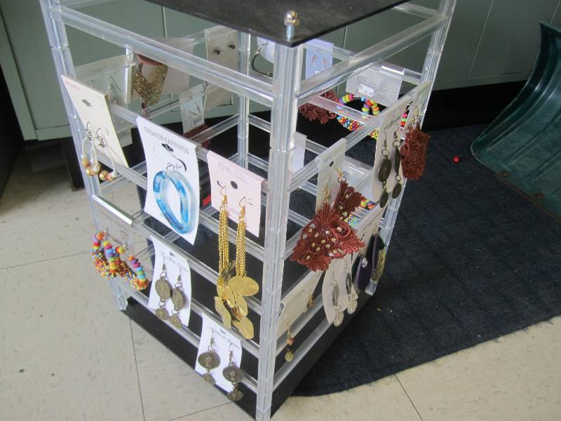 lot 50 image: Spinning jewelry display with jewel...