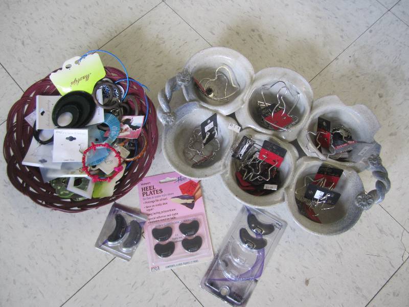 lot 51 image: Jewelry lot, great for resale...