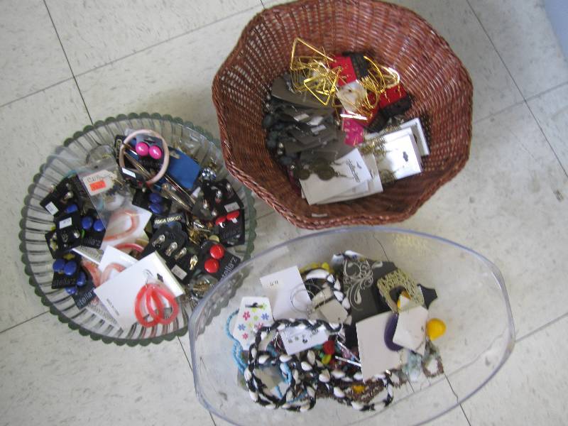 lot 55 image: Jewelry lot, great for resale...