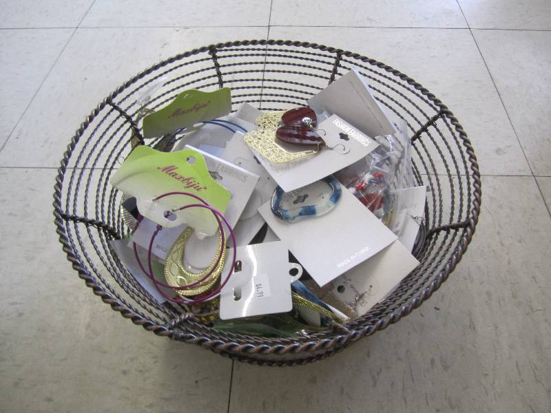 lot 64 image: Jewelry lot, great for resale, in a...