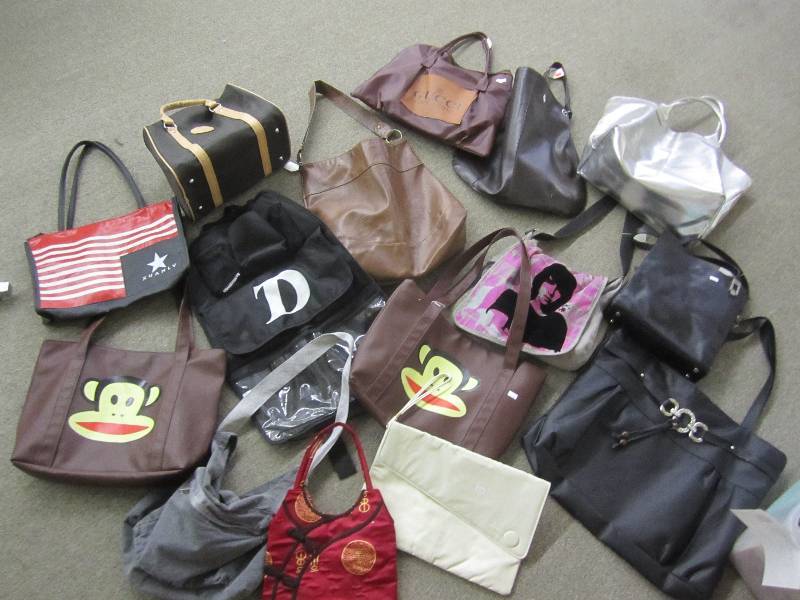 lot 66 image: Lot of assorted clean purses...