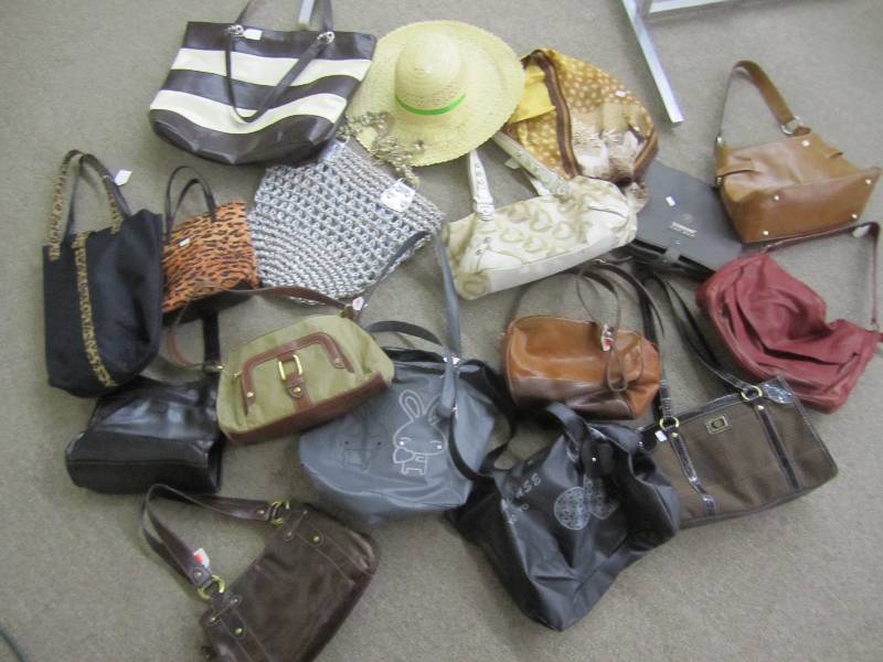 lot 285 image: Purses and hats...