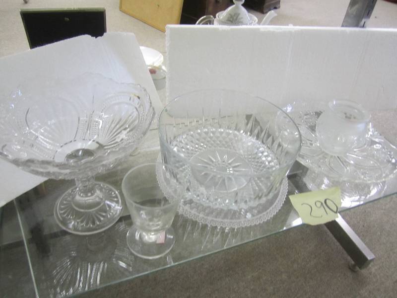 lot 290 image: Fine glassware...