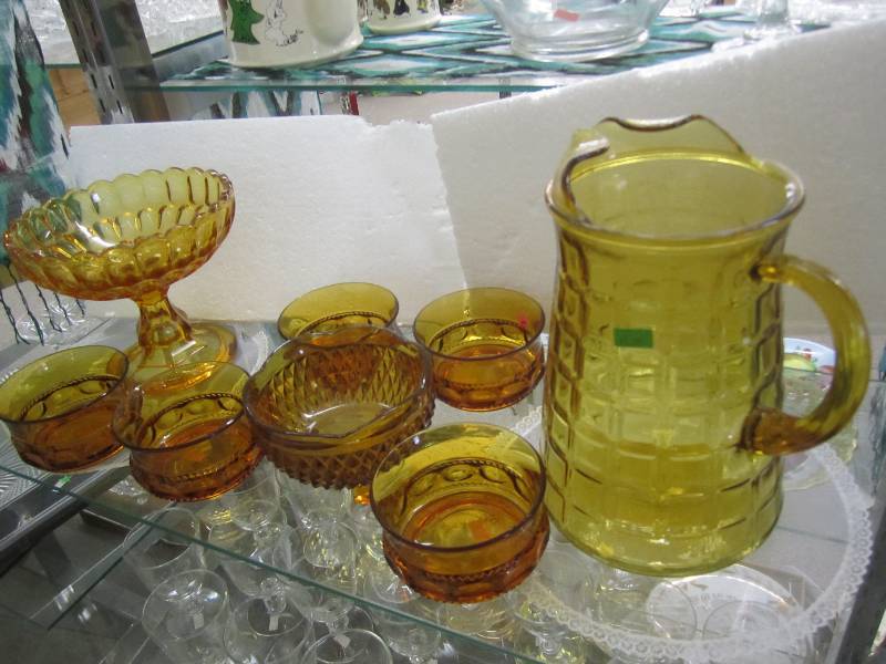 lot 292 image: Amber glassware...