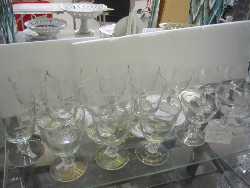 lot 293 image: Fine glassware...