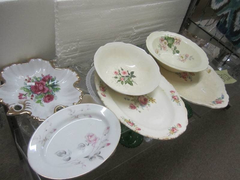 lot 302 image: Fine china...