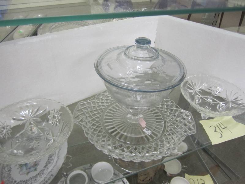 lot 314 image: Fine glassware...