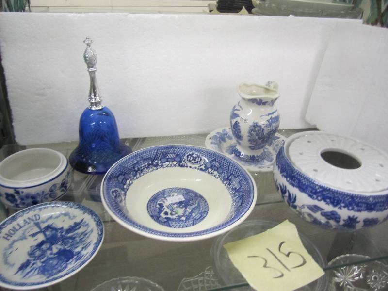 lot 315 image: Fine china...