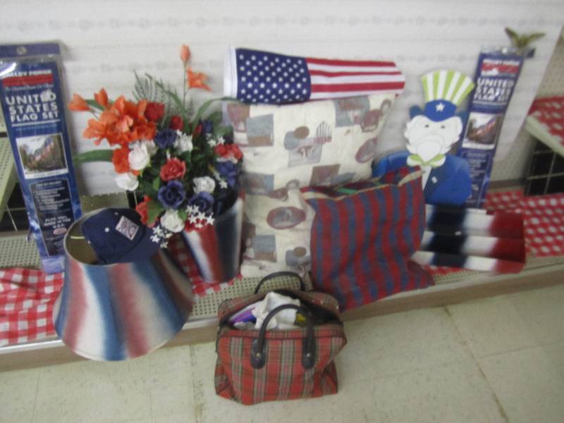 lot 345 image: Patriotic display...