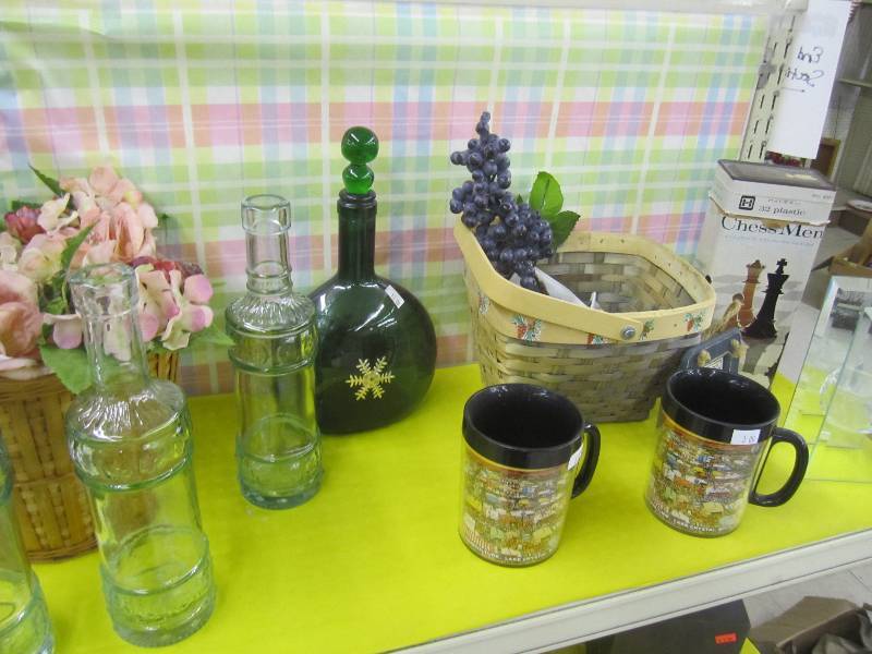 lot 347 image: Vintage display...
