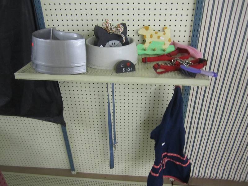 lot 355 image: Dog lover items...