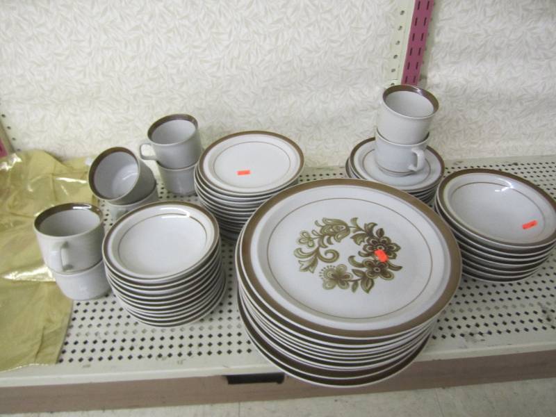lot 358 image: China set...