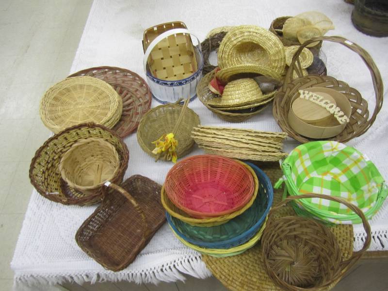 lot 366 image: Woven basket lot...