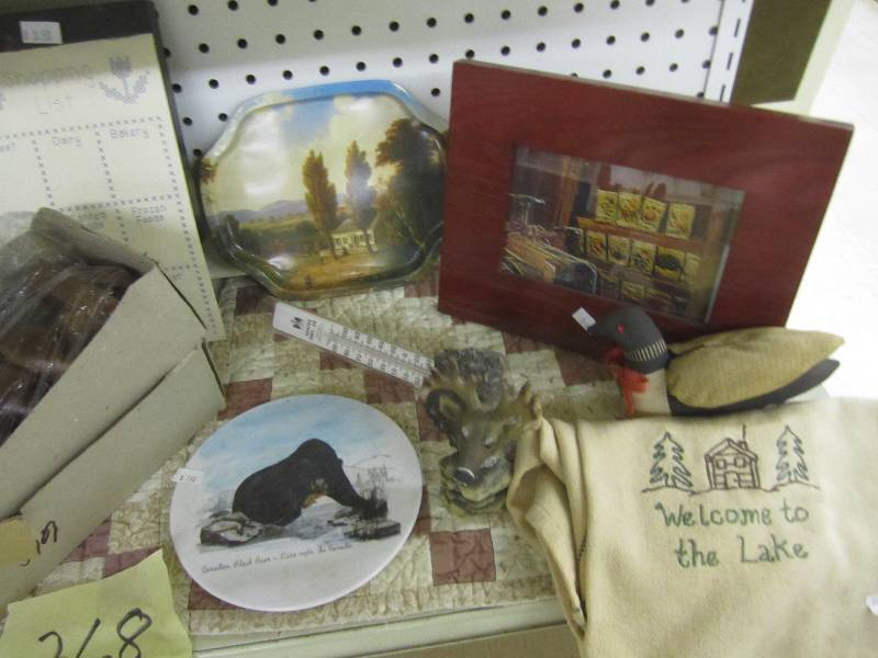 lot 368 image: Lot of household dcor...