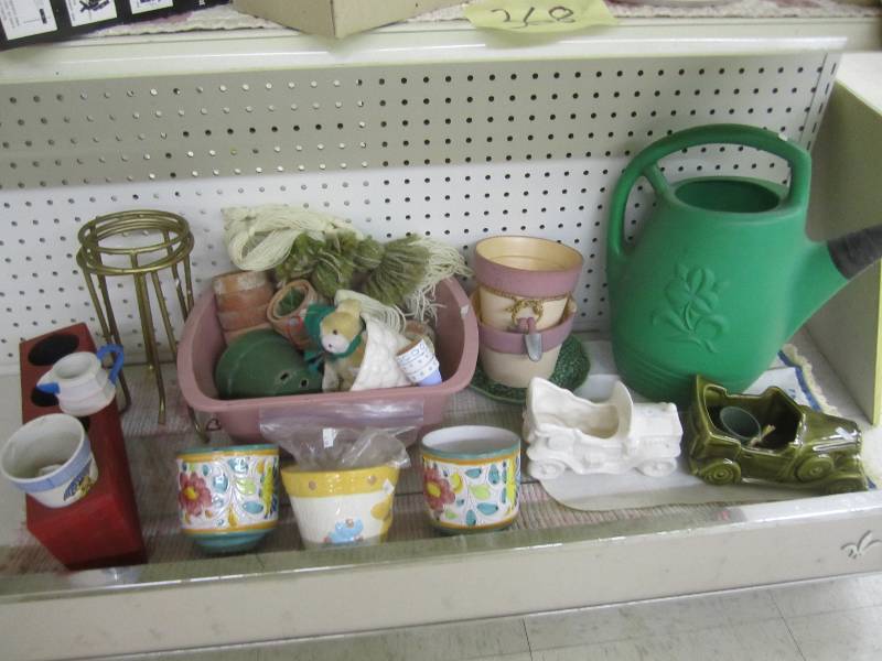 lot 369 image: Garden theme lot...