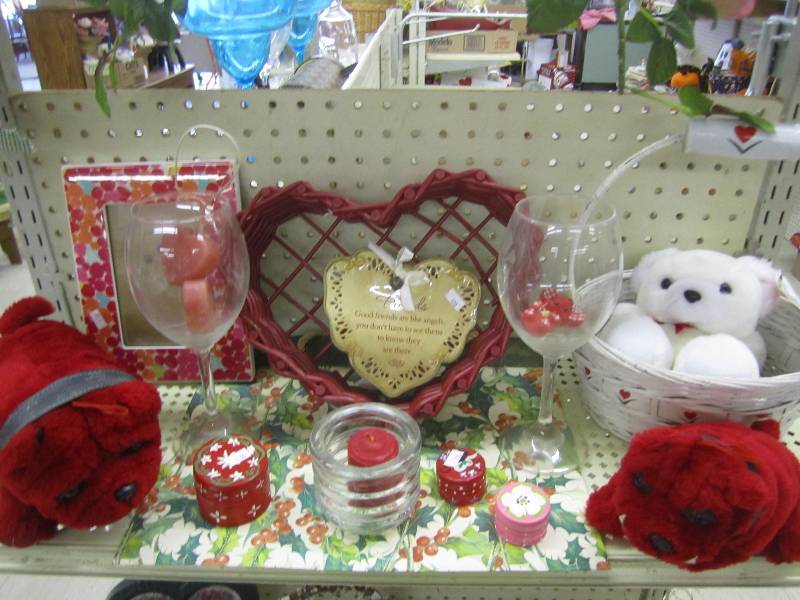 lot 370 image: Valentine dcor...