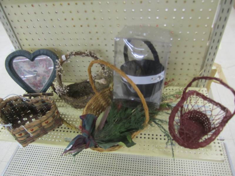 lot 371 image: Lot of baskets...