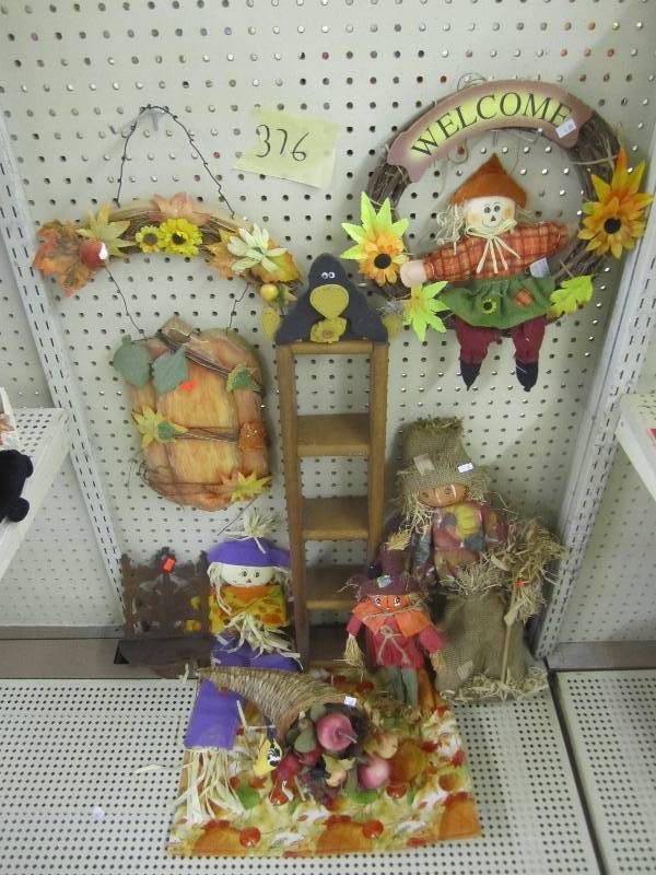 lot 376 image: Household dcor...