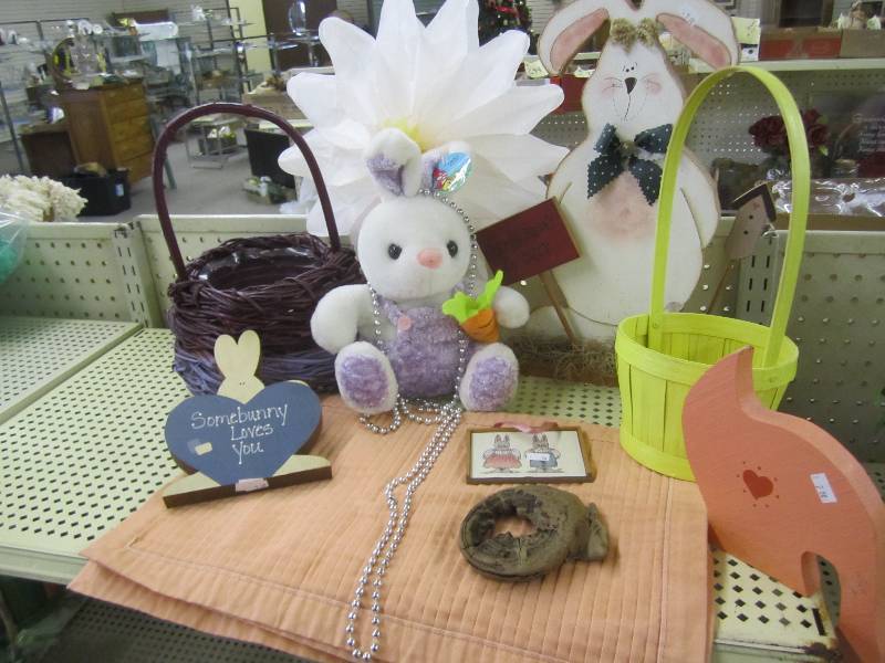 lot 379 image: Easter dcor...