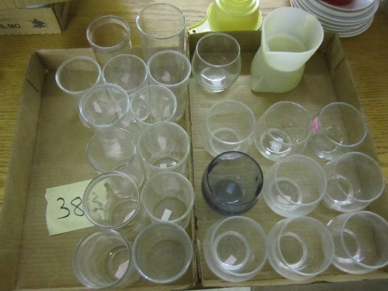 lot 383 image: Lot of glassware...