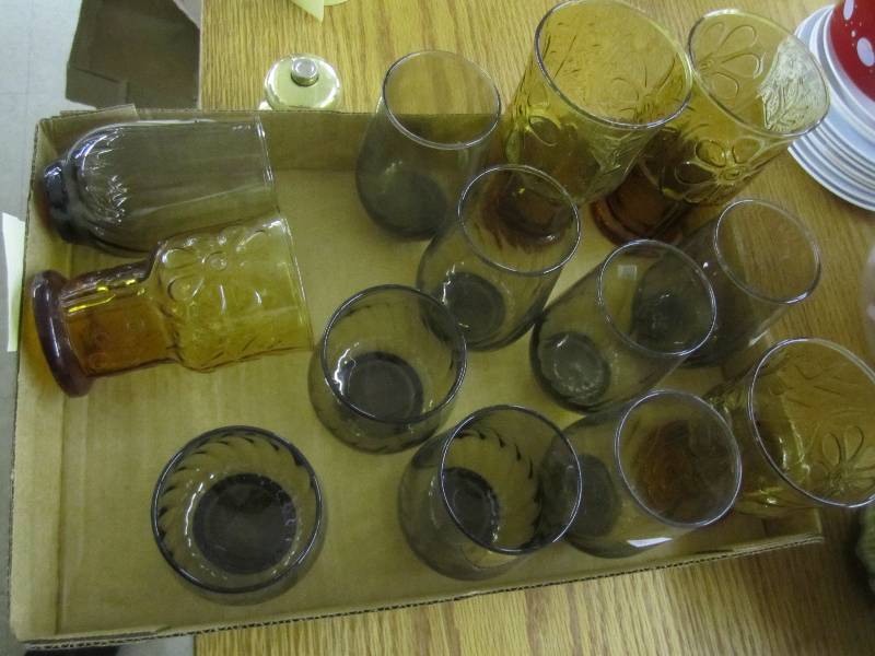 lot 384 image: Lot of vintage glassware...