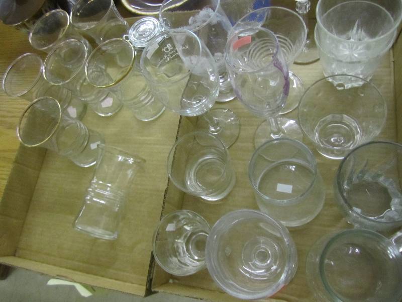 lot 385 image: Lot of glassware...