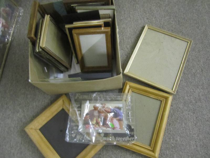 lot 422 image: Picture frame lot...