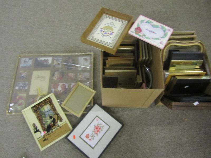 lot 423 image: Picture frame lot...