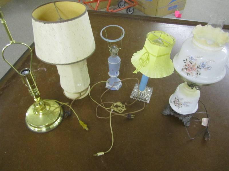 lot 431 image: Lamp lot, see pictures for details...