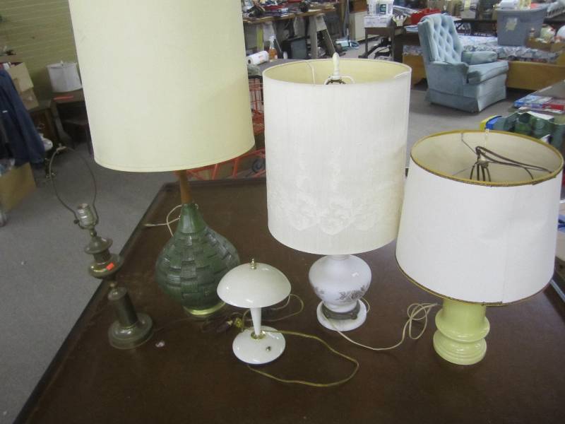 lot 433 image: Lamp lot, see pictures for details...