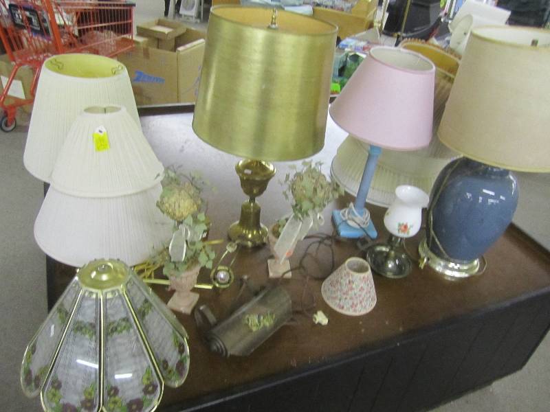 lot 434 image: Lamp lot, see pictures for details...