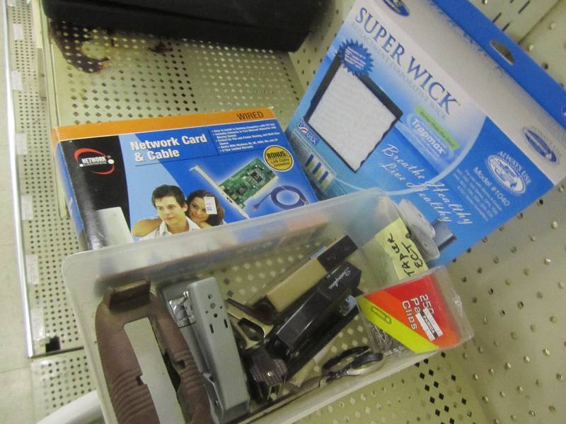 lot 441 image: Lot of household items...