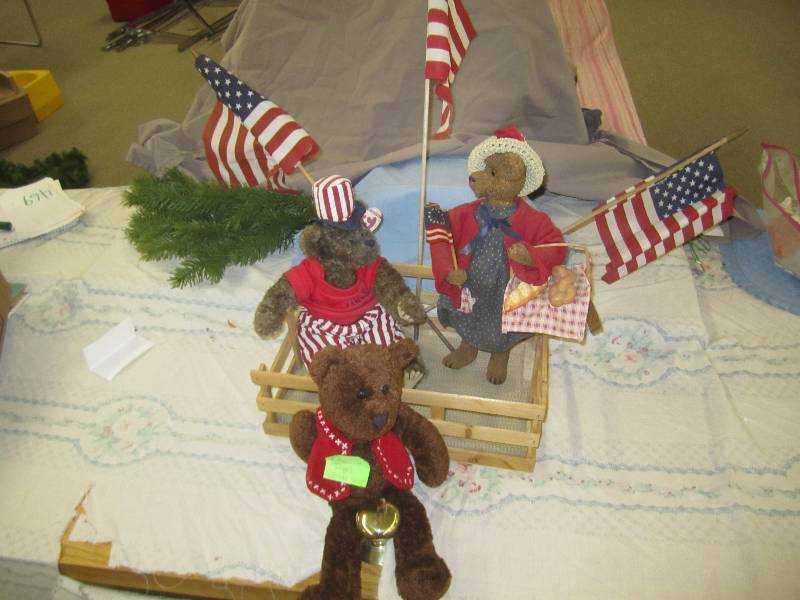 lot 469 image: Patriotic display...