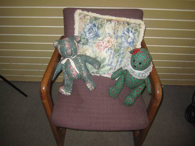 lot 472 image: Wood fram upholstered chair with ac...
