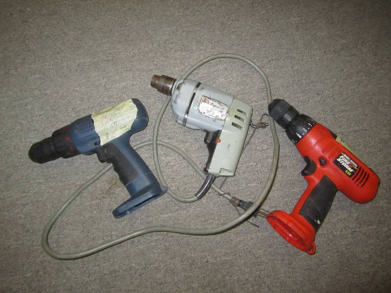 lot 482 image: 2 battery drills no battery, on ele...