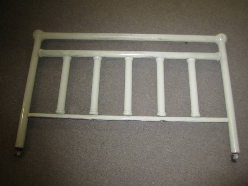 lot 486 image: Bed Hearboard, nice vintage metal...