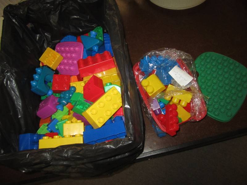 lot 488 image: Lot of lego building toys...