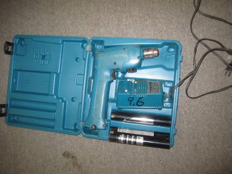 lot 490 image: Cordless drill with 2 batteries and...
