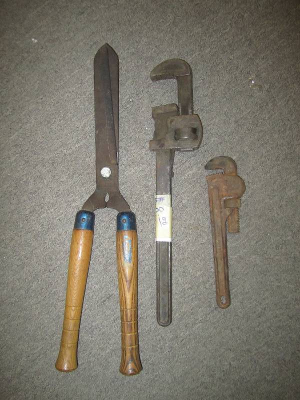lot 494 image: Clipper and pipe wrenches...