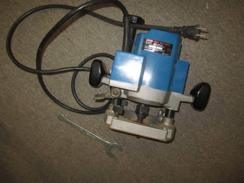 lot 510 image: Plunge router...