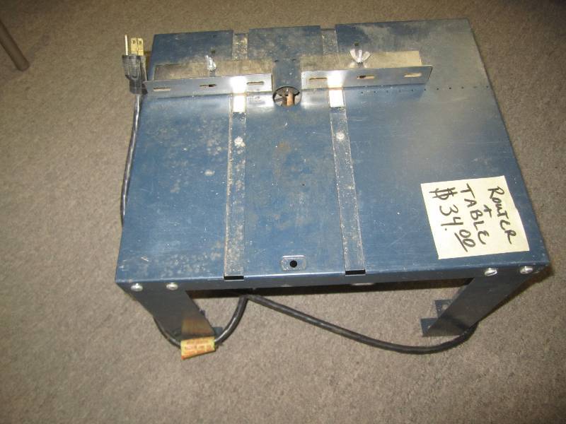 lot 519 image: Small table saw...