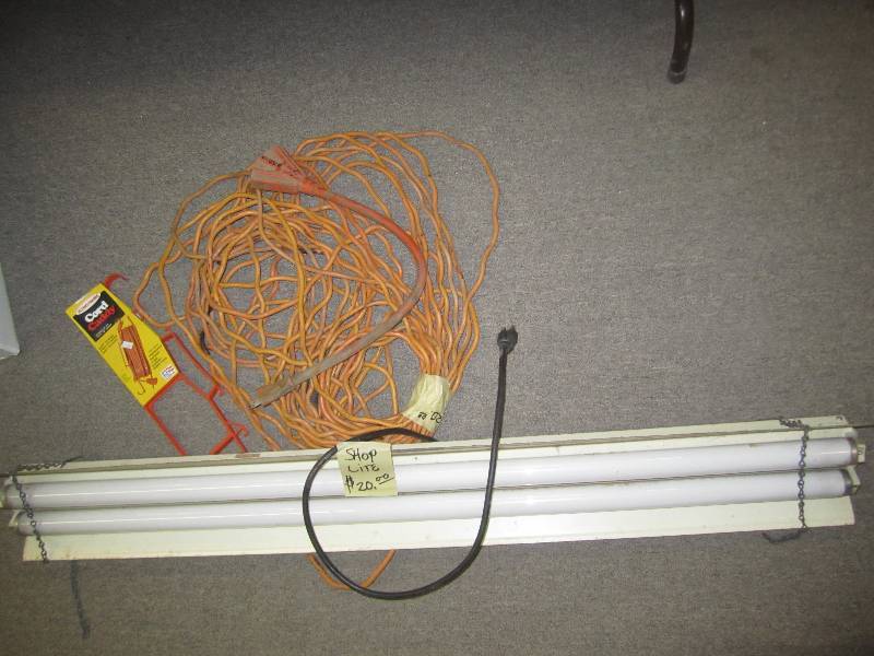 lot 529 image: Shop light and extension cord...