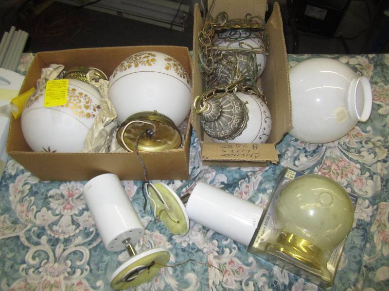 lot 550 image: Vintage electric lights...