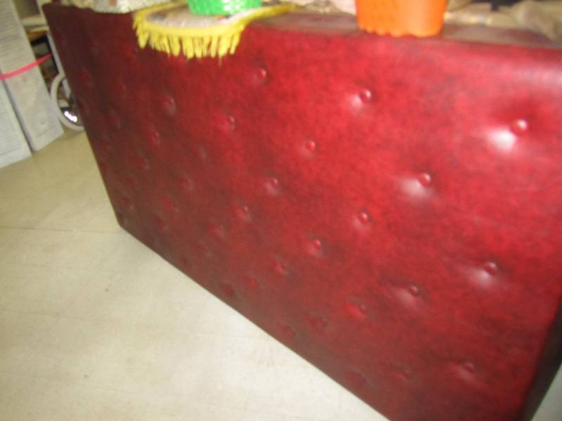 lot 562 image: Full size vinyl upholstered bar, re...