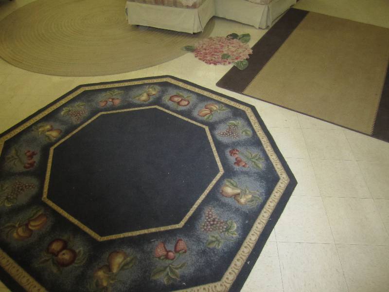 lot 566 image: 4 rugs, all in good physical condit...