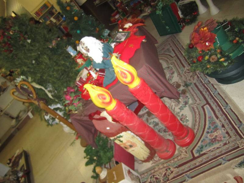 lot 572 image: Huge value Christmas and holiday in...